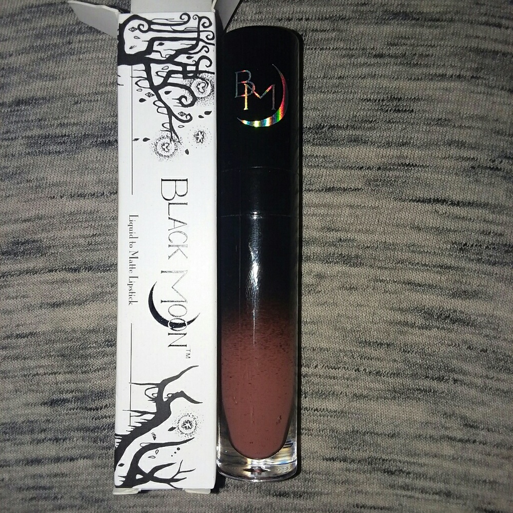 New in box liquid lipstick willow blackmooncosmets